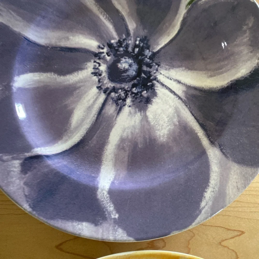 Pier1 Assiettes Watercolor Blooms Purple and Yellow Set Of 2 Ceramic 8”Plates